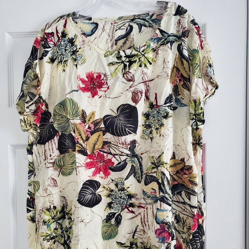 **BRAND NEW** Ladies Top